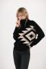 Pull col roulé motif totem