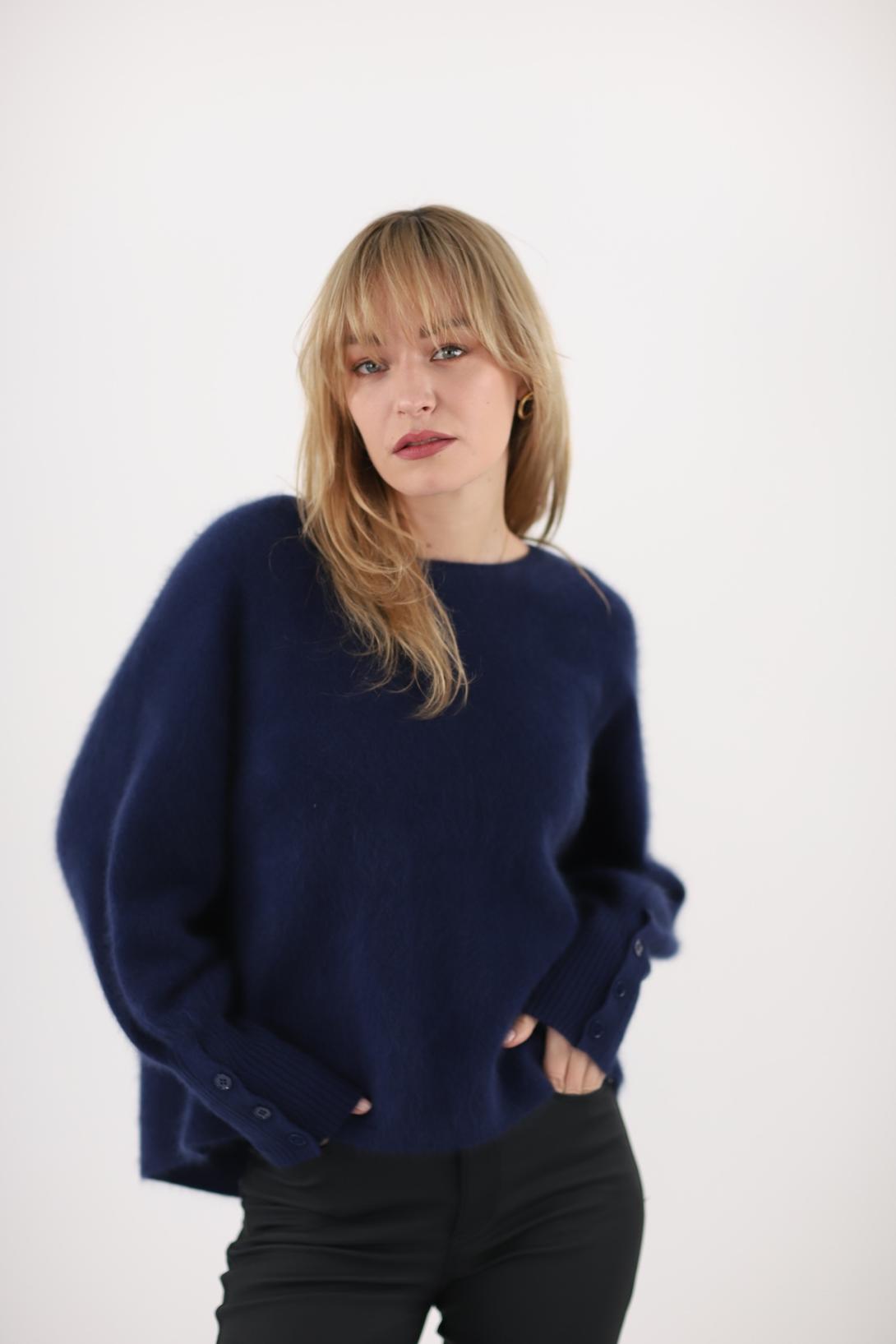 Pull ras du cou manches resserrées boutonnées