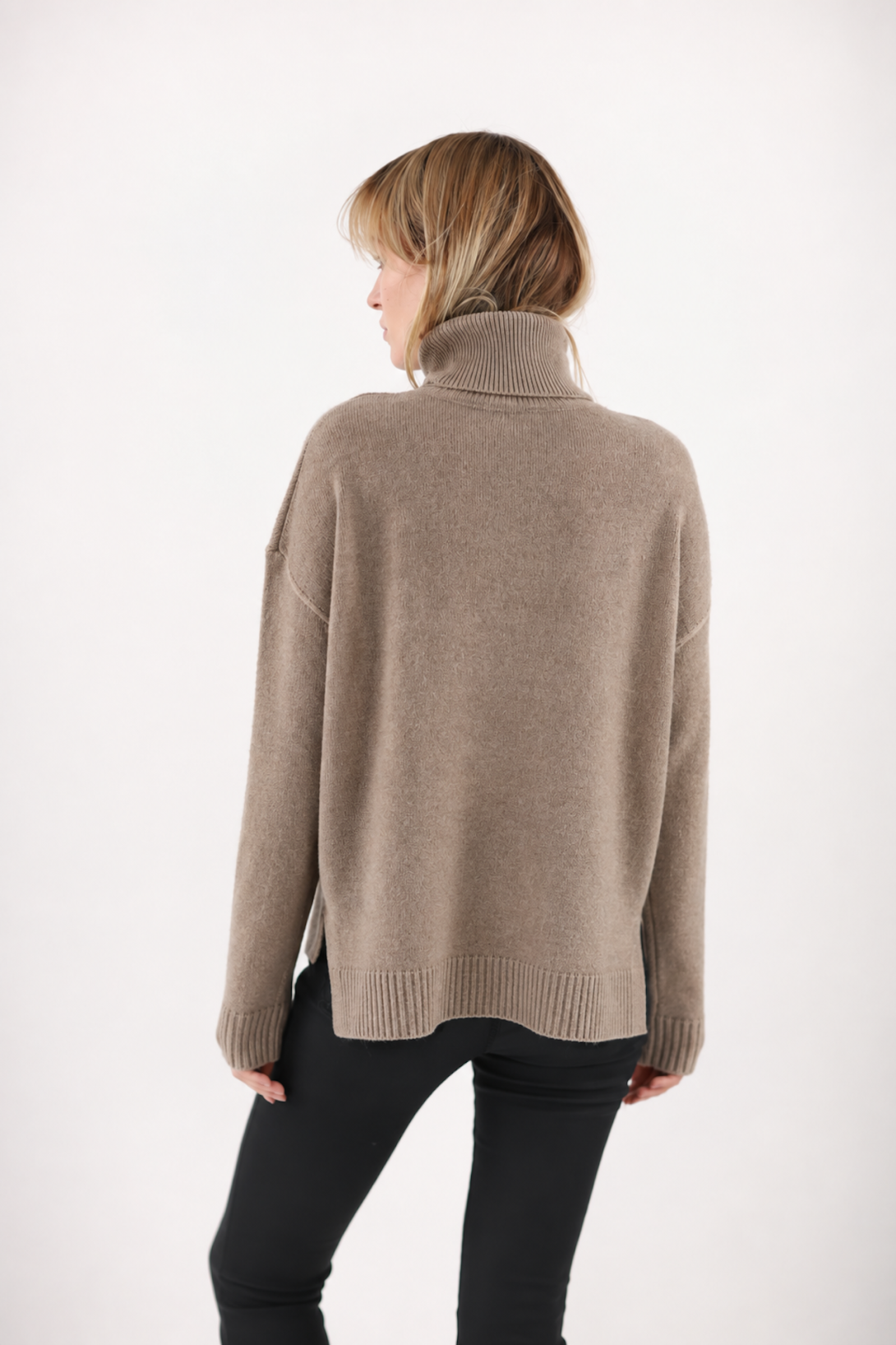 Pull col roulé torsades au milieu