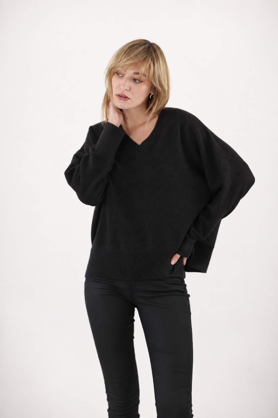 Pull col V coeurs strass au dos