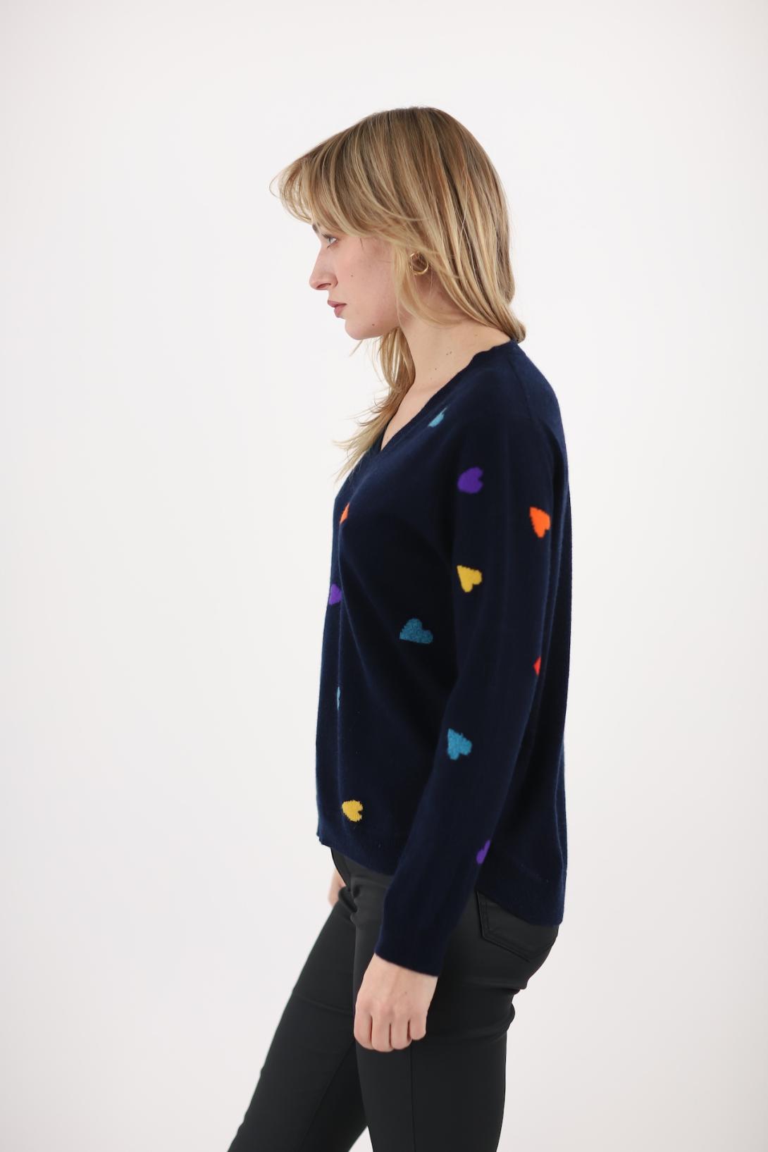 Pull col V petits coeurs colorés