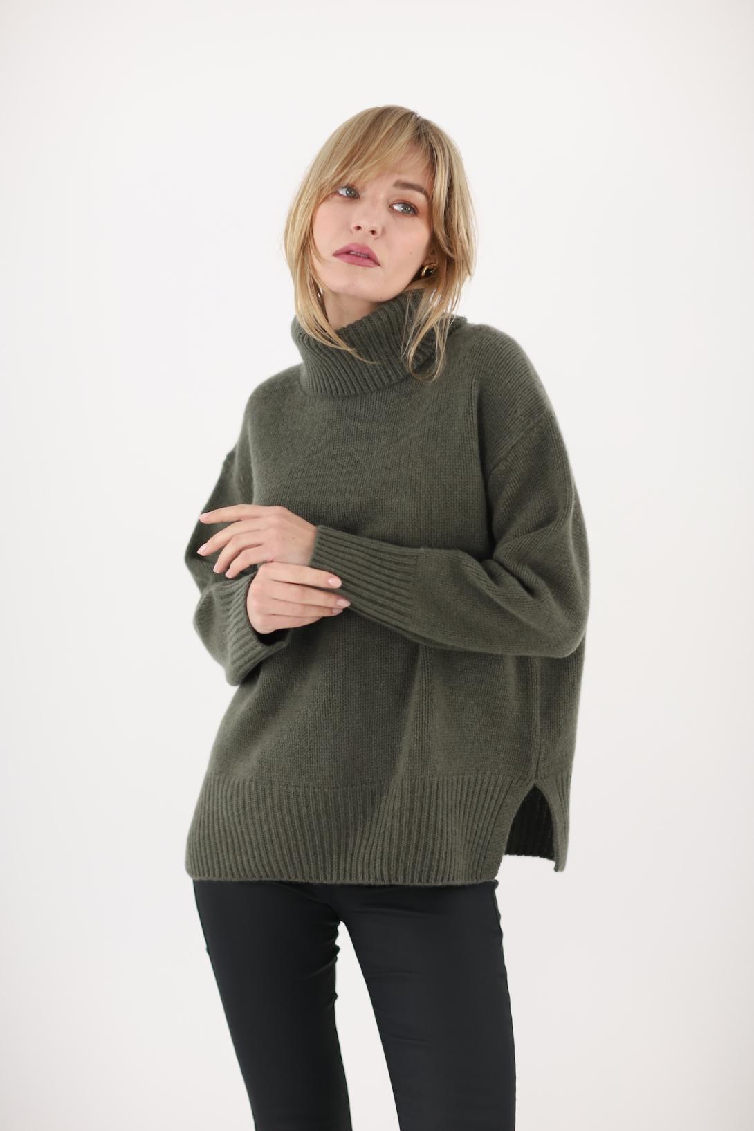 Pull col roulé épais fendu en bas