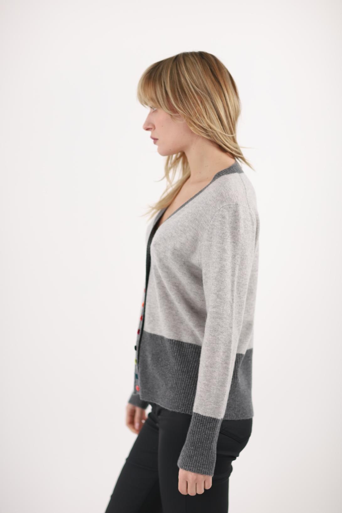 Gilet bicolore avec boutons colorés